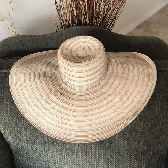 CHICO’s Glamorous Straw-Like Floppy Striped Vacation Sun Hat - Picture 2 of 10